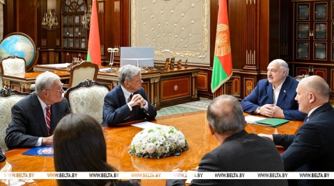 Семинар на ферме, подготовка к саммиту, выдающиеся выпускники и спецпосланник Трампа. Итоги недели Президента