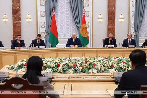 Лукашенко поддержал инициативу вузов Беларуси и&nbsp;КНР о&nbsp;создании Центра фундаментальных исследований